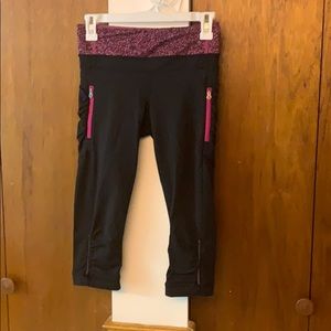 Black Lululemon cropped leggings
